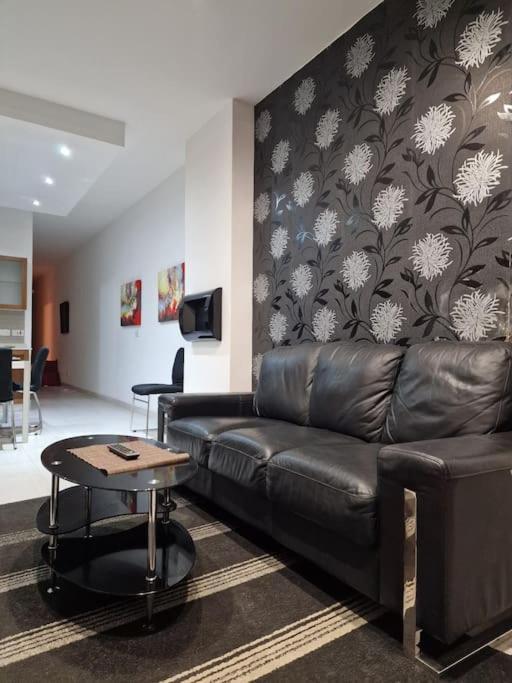 City Center Properties - Modern Two Bedroom Apartment With A Hot Tub And Amazing Location San Pawl il-Baħar Zewnętrze zdjęcie