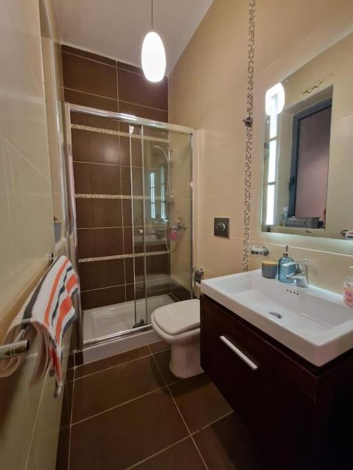 City Center Properties - Modern Two Bedroom Apartment With A Hot Tub And Amazing Location San Pawl il-Baħar Zewnętrze zdjęcie