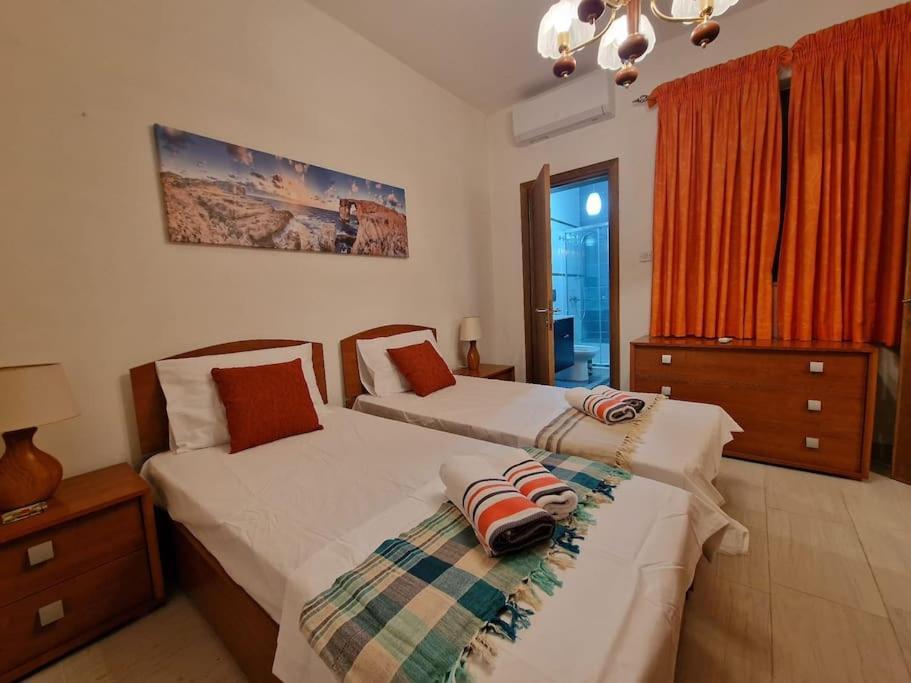 City Center Properties - Modern Two Bedroom Apartment With A Hot Tub And Amazing Location San Pawl il-Baħar Zewnętrze zdjęcie